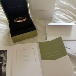 Van cleef signature perlee 18k yellow gold bracelet